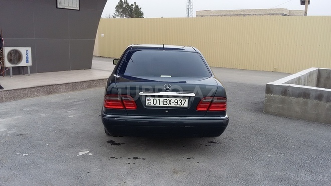 Mercedes E 240 1999, 220,633 km - 2.4 l - Xırdalan