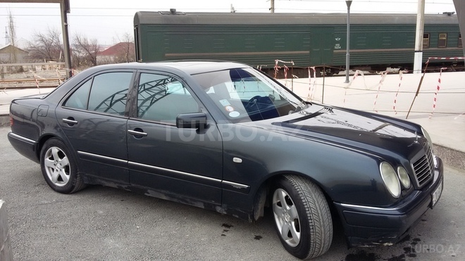 Mercedes E 240 1999, 220,633 km - 2.4 l - Xırdalan