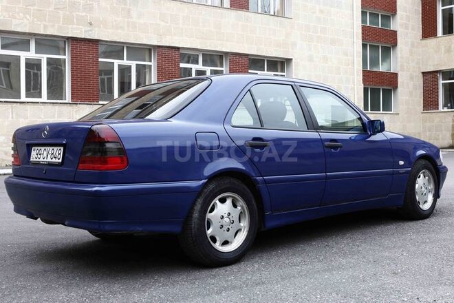 Mercedes C 220 1999, 240,000 km - 2.2 л - Bakı