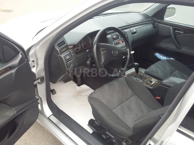 Mercedes E 240 2000, 267,296 km - 2.4 л - Gəncə