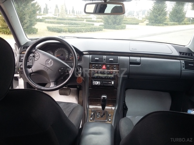 Mercedes E 240 2000, 267,296 km - 2.4 л - Gəncə