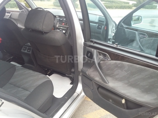 Mercedes E 240 2000, 267,296 km - 2.4 л - Gəncə