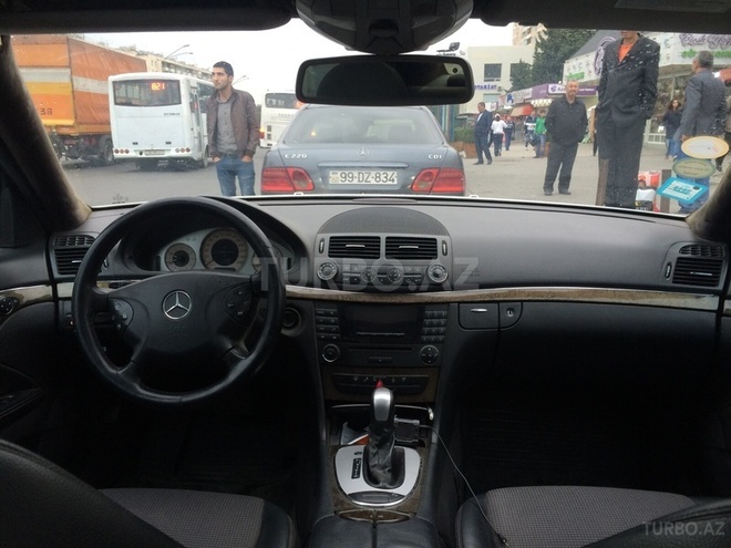Mercedes E 200 2004, 190,000 km - 2.5 l - Bakı