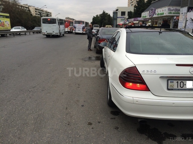 Mercedes E 200 2004, 190,000 km - 2.5 l - Bakı