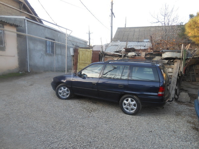 Opel Astra 1995, 300,000 km - 1.6 l - Bakı