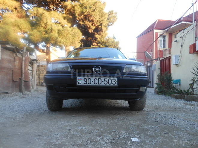 Opel Astra 1995, 300,000 km - 1.6 l - Bakı