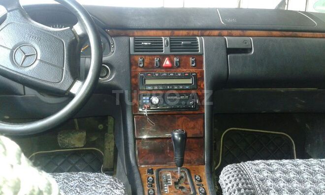 Mercedes E 240 1998, 212,000 km - 2.4 l - Sabirabad