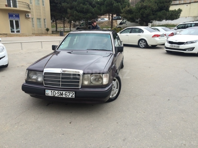 Mercedes E 200 1992, 320,000 km - 2.0 l - Bakı