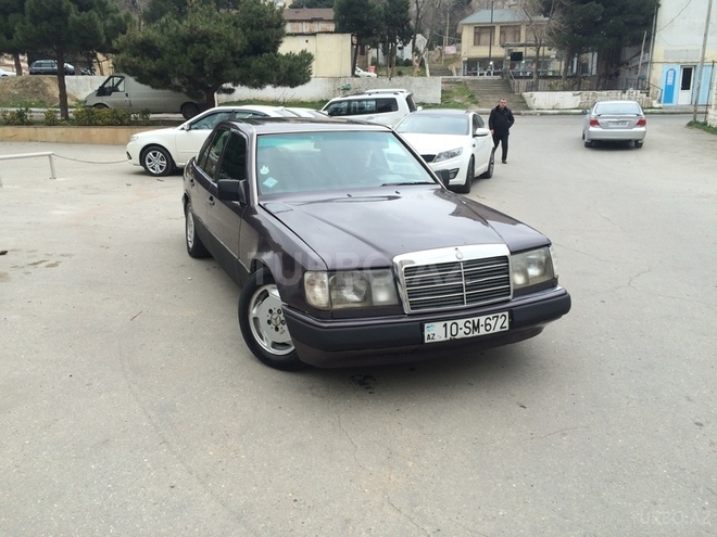 Mercedes E 200 1992, 320,000 km - 2.0 l - Bakı