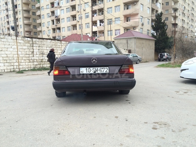 Mercedes E 200 1992, 320,000 km - 2.0 l - Bakı