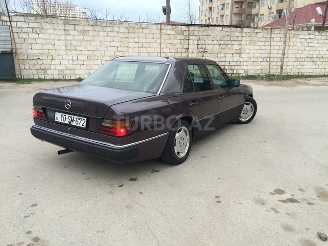 Mercedes E 200 1992, 320,000 km - 2.0 l - Bakı