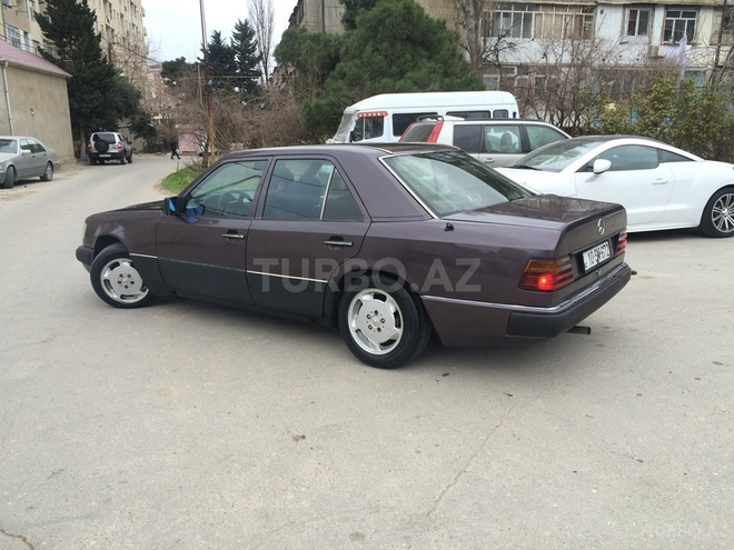 Mercedes E 200 1992, 320,000 km - 2.0 l - Bakı