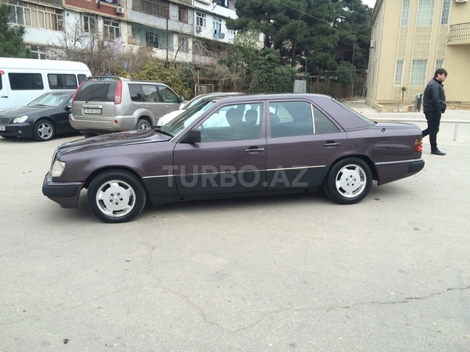 Mercedes E 200 1992, 320,000 km - 2.0 l - Bakı