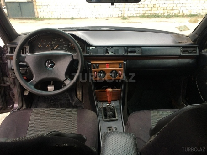 Mercedes E 200 1992, 320,000 km - 2.0 l - Bakı