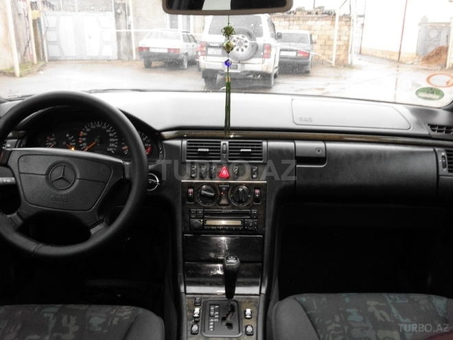 Mercedes E 230 1997, 234,000 km - 2.3 l - Bakı