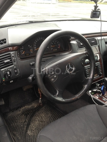 Mercedes E 240 2000, 203,000 km - 2.6 l - Bakı