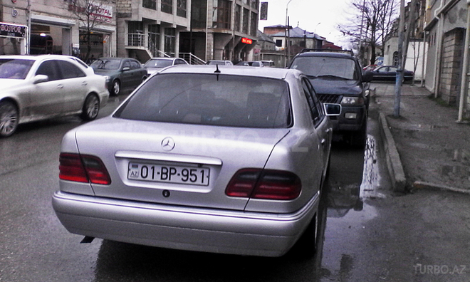 Mercedes E 200 1998, 310,000 km - 2.0 l - Xırdalan