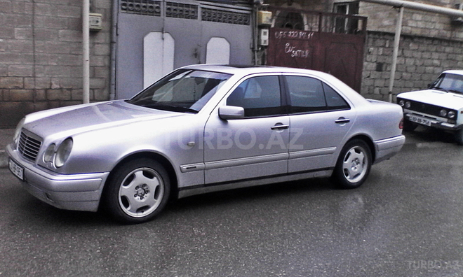 Mercedes E 200 1998, 310,000 km - 2.0 l - Xırdalan