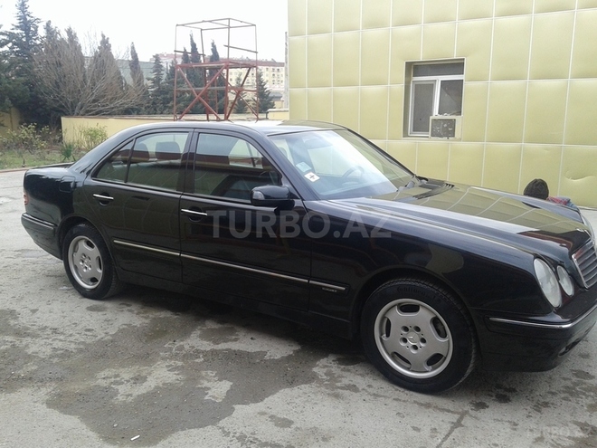 Mercedes E 240 2001, 235,000 km - 2.6 l - Bakı