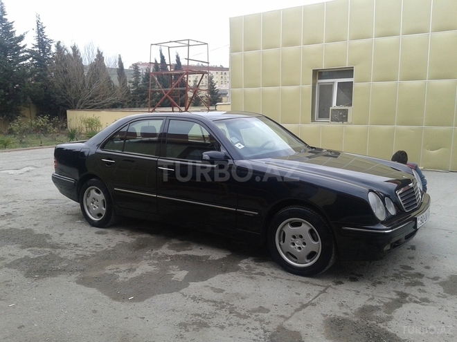 Mercedes E 240 2001, 235,000 km - 2.6 l - Bakı