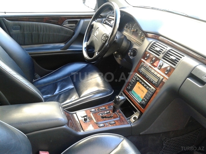 Mercedes E 240 2001, 235,000 km - 2.6 l - Bakı