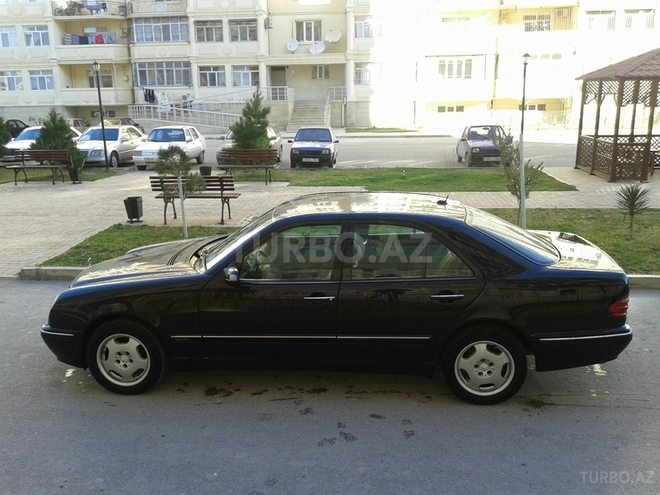 Mercedes E 240 2001, 235,000 km - 2.6 l - Bakı