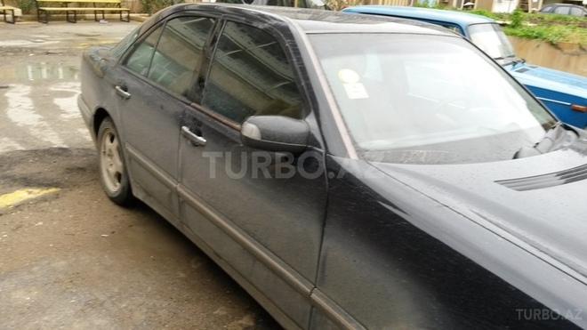 Mercedes E 240 2000, 230,000 km - 2.4 л - Bakı
