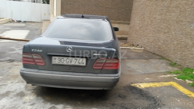 Mercedes E 240 2000, 230,000 km - 2.4 л - Bakı