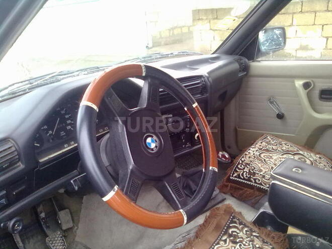BMW  1987, 2,244,440 km - 1.6 l - Şamaxı