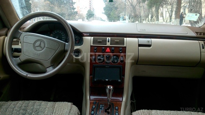 Mercedes E 240 1998, 280,000 km - 2.4 l - Sumqayıt