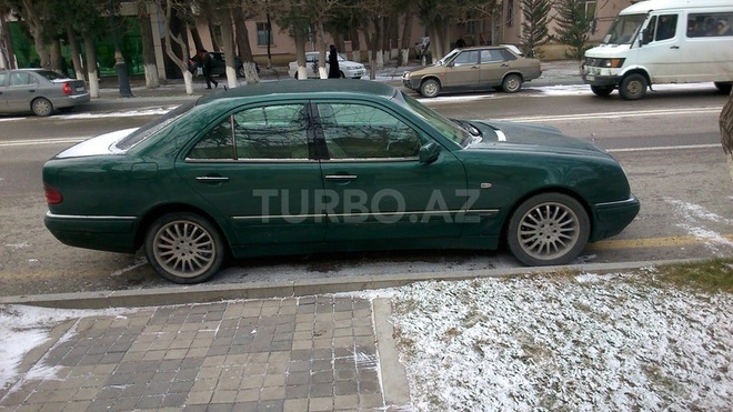 Mercedes E 240 1998, 280,000 km - 2.4 l - Sumqayıt