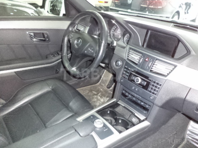 Mercedes E 350 2010, 52,000 km - 3.5 l - Bakı