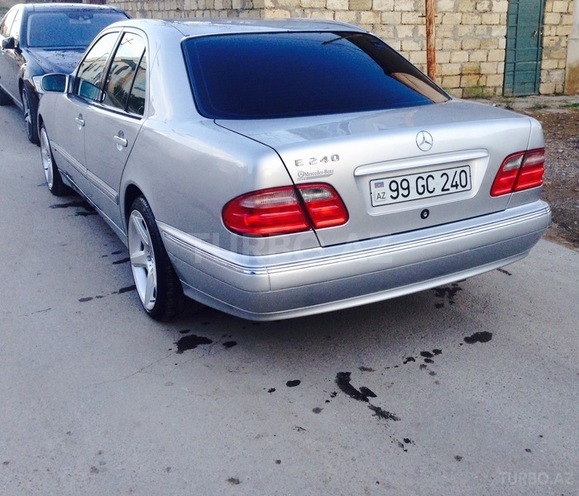 Mercedes E 240 2000, 180,000 km - 2.4 l - Bakı