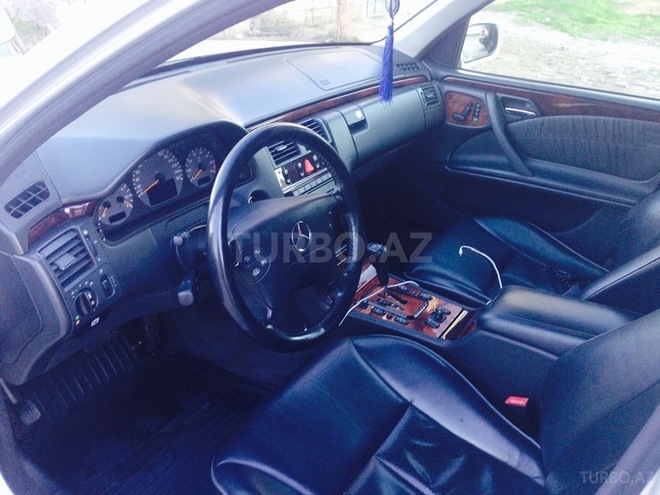 Mercedes E 240 2000, 180,000 km - 2.4 l - Bakı