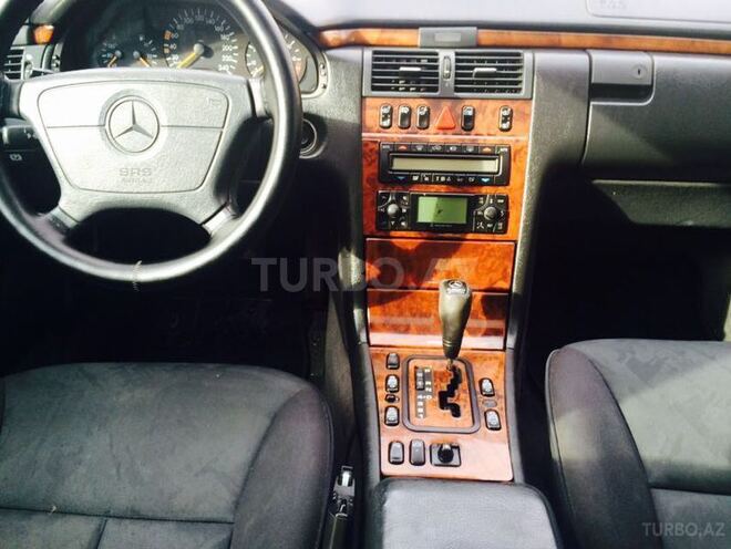 Mercedes E 240 1999, 215,000 km - 2.4 l - Xırdalan