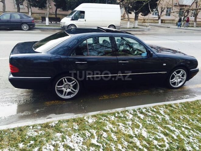 Mercedes E 240 1999, 215,000 km - 2.4 l - Xırdalan