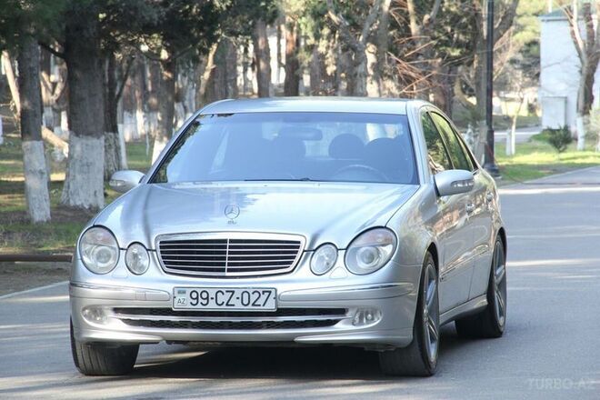 Mercedes E 220 2002, 220,000 km - 2.2 l - Bakı