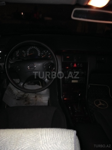Mercedes E 270 2001, 223,695 km - 2.7 l - Masallı
