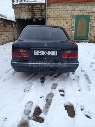 Mercedes E 270 2001, 223,695 km - 2.7 l - Masallı
