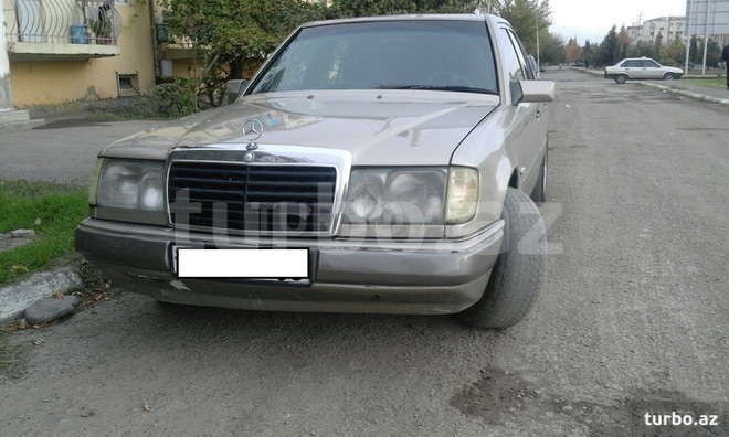 Mercedes E 230 1992, 180,542 km - 2.3 л - Yevlax