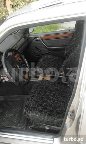 Mercedes E 230 1992, 180,542 km - 2.3 л - Yevlax