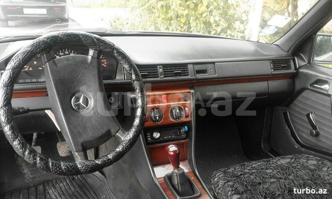 Mercedes E 230 1992, 180,542 km - 2.3 л - Yevlax