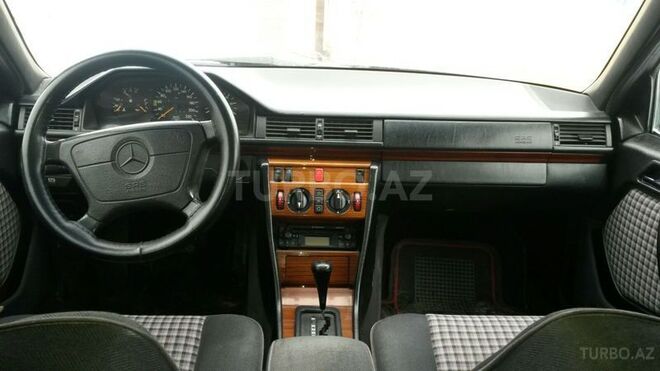 Mercedes E 250 1995, 477,600 km - 2.5 л - Bakı