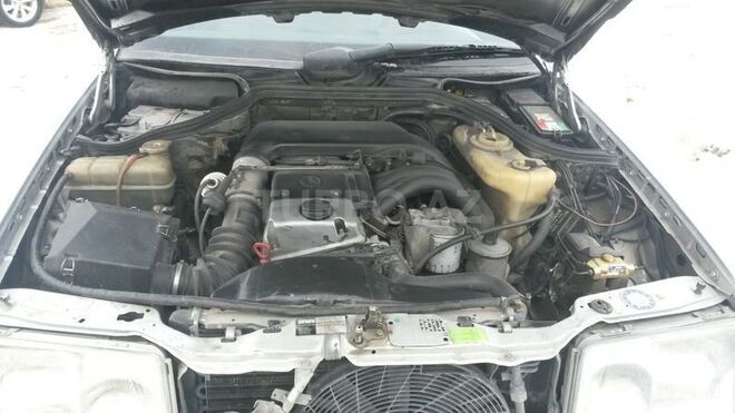 Mercedes E 250 1995, 477,600 km - 2.5 л - Bakı