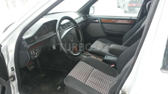 Mercedes E 250 1995, 477,600 km - 2.5 л - Bakı