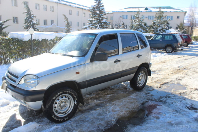 Chevrolet Niva 2008, 99,100 km - 1.7 л - Yardımlı