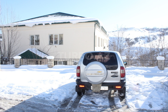 Chevrolet Niva 2008, 99,100 km - 1.7 л - Yardımlı