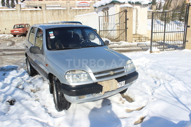 Chevrolet Niva 2008, 99,100 km - 1.7 л - Yardımlı