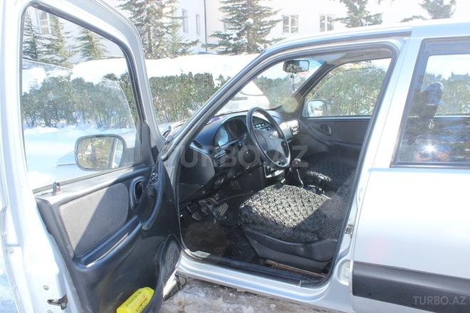 Chevrolet Niva 2008, 99,100 km - 1.7 л - Yardımlı