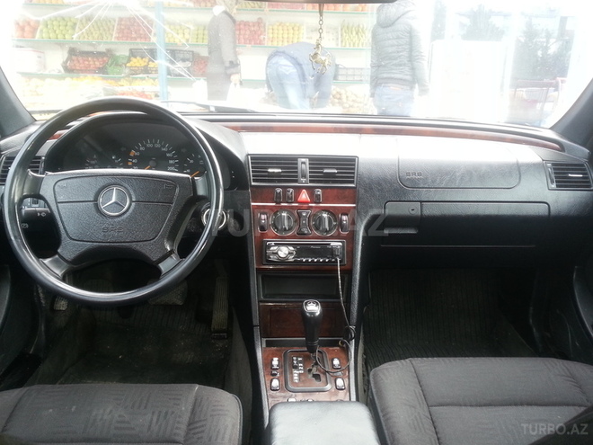 Mercedes C 220 1998, 240,000 km - 2.2 l - Sumqayıt